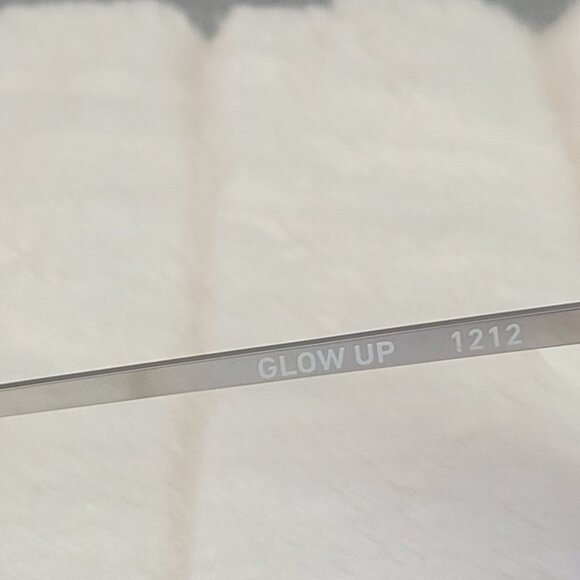 QUAY // ltd ed mother of pearl detail butterfly frame blue violet fade lens - Picture 16 of 16